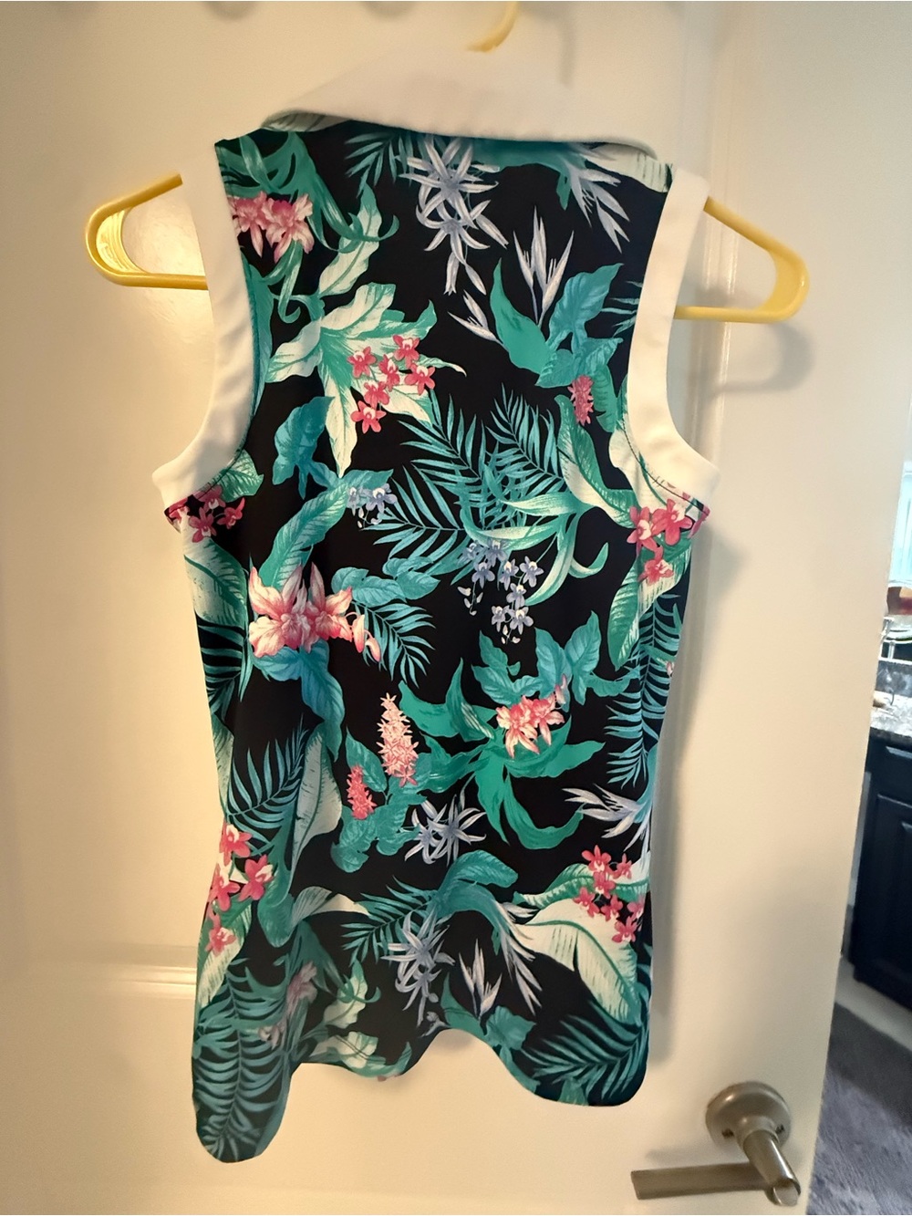 Tommy Bahama Black Tropical Floral Sleeveless Polo - Picture 3 of 3